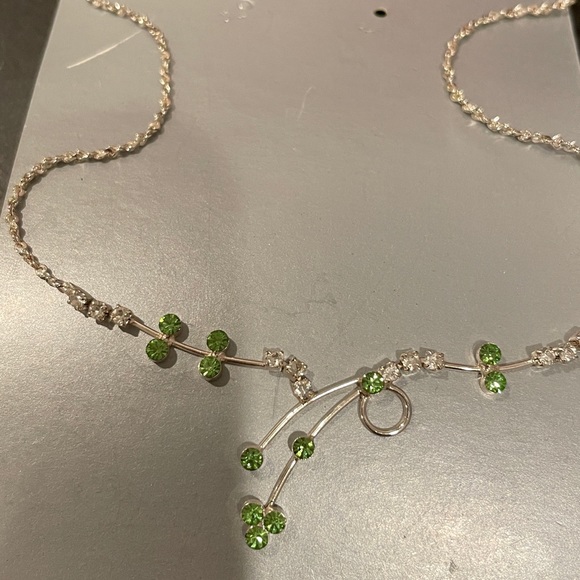 New Emerald Floral Necklace - Picture 1 of 3